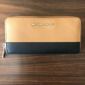 Tan/Brown Michael Kors Wallet✨